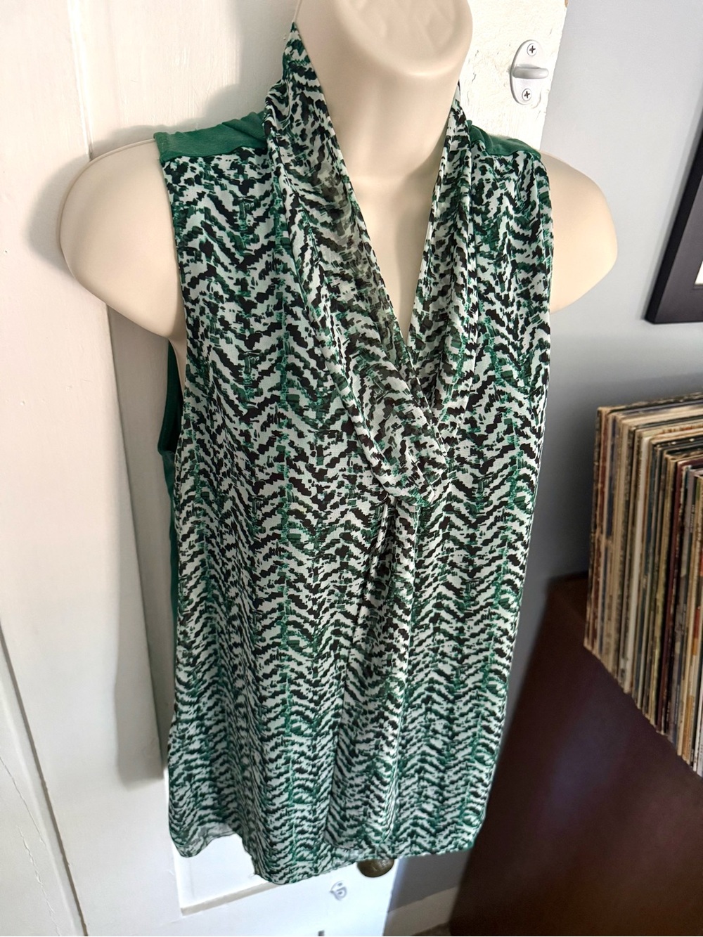 NY & Co Scarf Neck Sleeveless Blouse Green Print Size Small